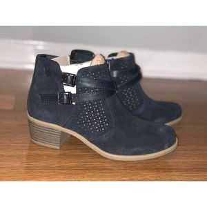 White Mountain Suede Navy Booties
